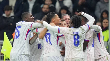 Los jugadores de Francia celebran uno de los goles de Rabiot.