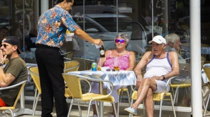 Camarero en una terraza