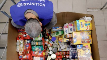 Voluntario ayudando en la Gran Recogida