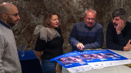 El vicepresidente segundo de la Diputación, César Fernández, y la directora del Teatro Principal, Olga Mojón, en la presentación del Festival Voces Femeninas