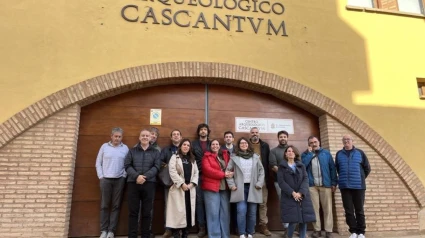 19/11/2024 Parlamentarios forales visitan el Centro Arqueológico Cascantum y el yacimiento Piecordero I.

La Comisión de Cultura, Deporte y Juventud del Parlamento de Navarra ha visitado este martes, a instancias de UPN, PSN, EH Bildu, Geroa Bai, PPN y Contigo-Zurekin, el Centro Arqueológico Cascantum y el yacimiento arqueológico Piecordero I de Cascante.

SOCIEDAD 
PARLAMENTO DE NAVARRA