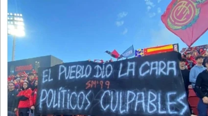 Pancarta en el fondo sur que motiva la sanción