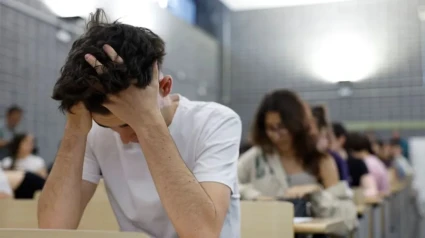 Estudiantes durante un examen