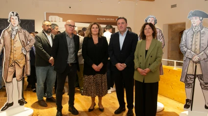 Participantes en la inauguración del Molino de Xuvia este jueves