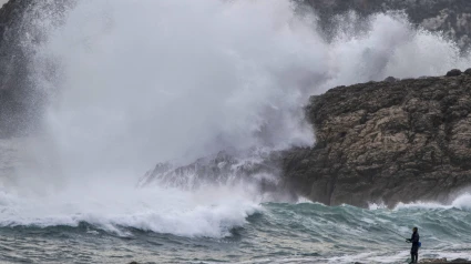 La borrasca Caetano azota España desde el miércoles con temporal marítimo y fuertes vientos