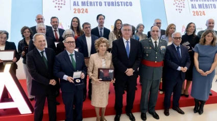 Foto de familia con todos los premiados en la gala