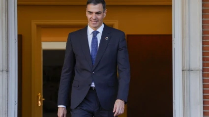 El presidente del Gobierno, Pedro Sánchez, acude a recibir al presidente de Ceuta Juan Jesús Vivas, dentro de la ronda de contactos abierta con los presidentes autonómicos tras pactar con ERC una financiación singular para Cataluña