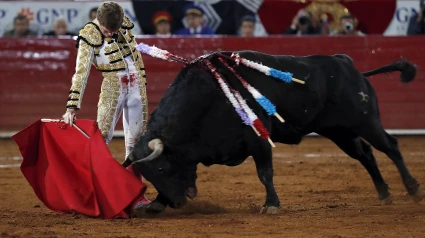 Borja Jiménez durante su faena de muleta al segundo toro de la tarde en La México