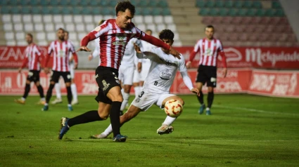 Adrián Bolo, del Zamora, en el duelo ante el Lugo