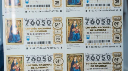 Boletos de lotería para el tradicional sorteo de lotería de Navidad en España que se celebra cada año el 22 de diciembre