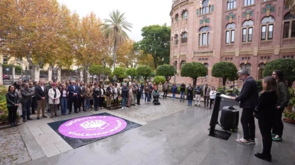 La Universidad de Córdoba se concentra contra la violencia machista.

Encabezados por el rector, Manuel Torralbo, el equipo de gobierno, profesorado y personal de Administración y Servicios de la Universidad de Córdoba (UCO), se han realizado paros de cinco minutos de duración, a las 12,00 horas, tanto en la puerta del Rectorado, como de los distintos centros de la UCO, con motivo del Día Internacional para la Eliminación de la Violencia contra las Mujeres.

POLITICA ANDALUCÍA ESPAÑA EUROPA CÓRDOBA SOCIEDAD
UCO