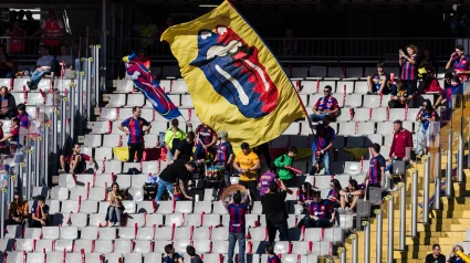 (Foto de ARCHIVO)
Supporters of FC Barcelona are seen with a Rolling Stones flag during the Spanish league, La Liga EA Sports, football match played between FC Barcelona and Real Madrid at Estadi Olimpic  on October 28, 2023 in Barcelona, Spain.

Javier Borrego / AFP7 / Europa Press
28/10/2023 ONLY FOR USE IN SPAIN