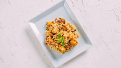 Arroz con verdura y mejillones en 'Tesoros a la mesa'