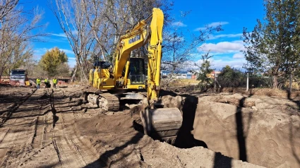 La CHG continúa las actuaciones urgentes en cauces de Granada con trabajos en el río Guadix