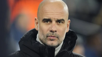 Pep Guardiola, con sangre en la nariz tras el gol del empate del Feyenoord.