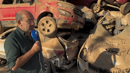 Expósito, junto a un cementerio de coches en Catarroja