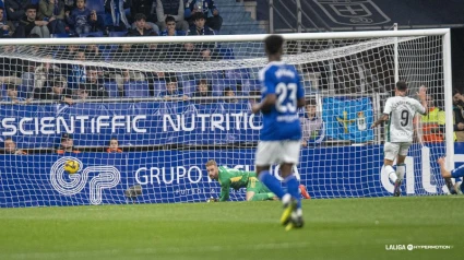 Sergi Enrich marcó dos goles en su regreso al Tartiere.