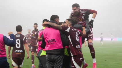 El Albacete celebra el tanto del triunfo en La Romareda frente al Real Zaragoza