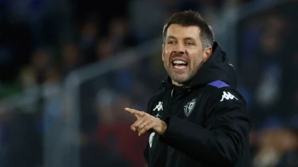 Paulo Pezzolano, dirigiendo al Real Valladolid en el partido frente al Atlético de Madrid