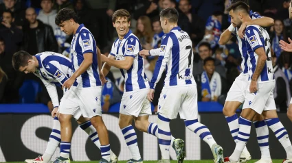 La Real Sociedad celebra el gol al Betis