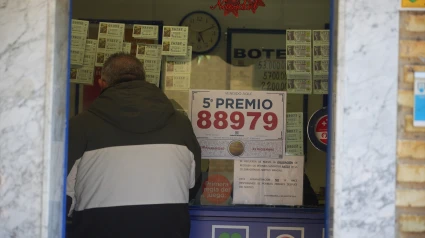 Administración de la calle Virgen de los Desemparados, 17, donde han vendido  el  quintos premios del Sorteo Extraordinario de Lotería de Navidad 2023, correspondiente al número 88979, a 22 de diciembre de 2023, en Dos Hermanas