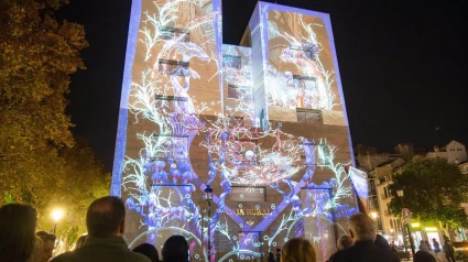 Estreno del nuevo mapping navideño de la Fundación Caja Rural 'La magia de Adda' sobre el edificio Zaida en Granada