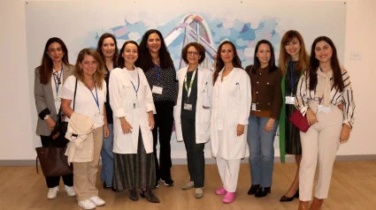 Nefrólogos portugueses con profesionales sanitarios del Macarena en la Unidad de Enfermedad Renal Crónica Avanzada