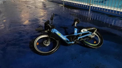 Bicicleta arrojada al Club del Mar de San Amaro, en A Coruña