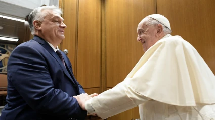 El papa Francisco recibe este miércoles en el Vaticano al primer ministro húngaro, Viktor Orbán, en una audiencia que el mandatario calificó como "una ocasión para la paz". EFE / Vatican Media