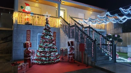 Una de las casas adornadas en Navidad