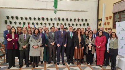 04/12/2024 Molina (centro), entre Nieto y Gómez Villamandos, junto al resto de autoridades asistentes al acto institucional del Día de la Bandera Andaluza celebrado en Córdoba.ANDALUCÍA ESPAÑA EUROPA CÓRDOBA POLÍTICA