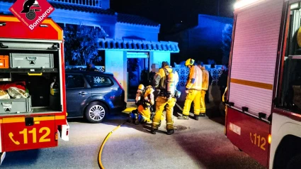 Los bomberos encontraron al fallecido en el interior de la vivienda.