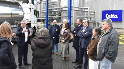 El alcalde de Pontedeume y directivos visitaron la planta de Leche Celta