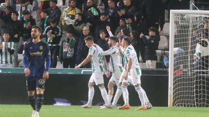 El Córdoba celebra el gol ante el Tenerife (LaLiga)