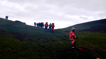 Operativo para el rescate del surfista.