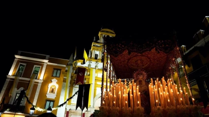 La Esperanza Macarena camino de la Catedral de Sevilla para procesionar en la Magna