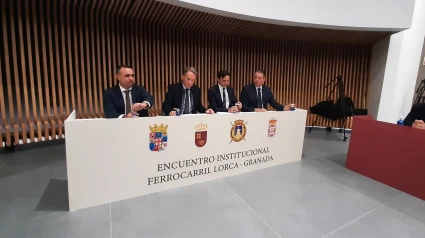 Los presidentes de las diputaciones de Granada y Almería, en los extremos, y en el centro al alcade de Lorca y el consejero de Fomento
