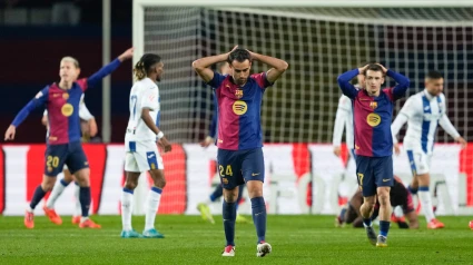 Eric García y Marc Casadó, sorprendidos por una de las ocasiones que el Barcelona falló ante el Leganés