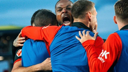 Cyle Larin celebra uno de sus goles