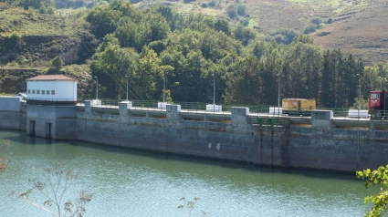 Pantano y presa del Ebro