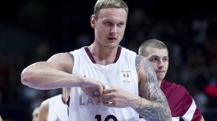 Janis Timma, durante un partido con la selección de su país, Letonia.