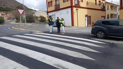 Uno de los pasos de peatones sobreelevados en Oria.