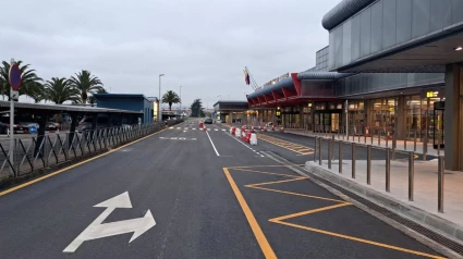 Mejora de los accesos a la terminal y al parking del aeropuerto Seve Ballesteros-Santander.AENA