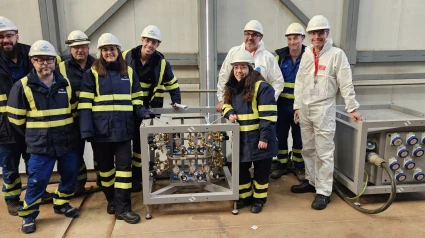 Responsables de Navantia y algunos de los alumnos de la Universidade da Coruña