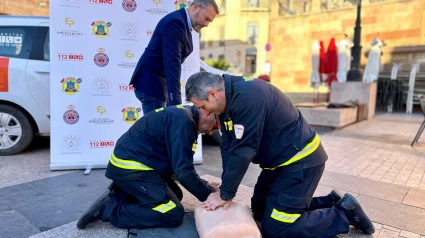 Personal del servicio de Emergencias de Lorca en una demostración de técnicas de reanimación