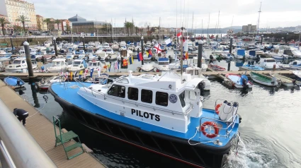 La nueva lancha atacada en el muelle de Curxeiras