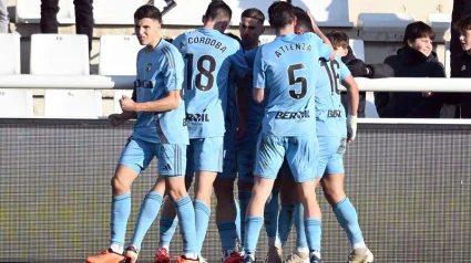 Los jugadores del Burgos celebran el tanto de Curro.