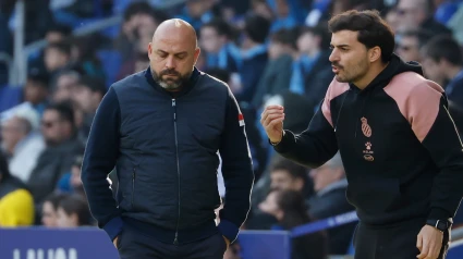 Manolo González, dirigiendo al RCD Espanyol en el banquillo en el RCDE Stadium