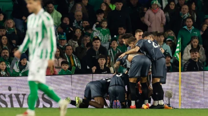 Isi Palazón celebra el gol del empate para el Rayo frente al Betis en el Benito Villamarín