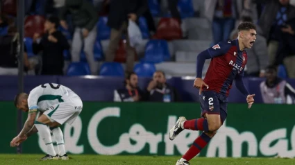 Andrés García celebra el gol del empate